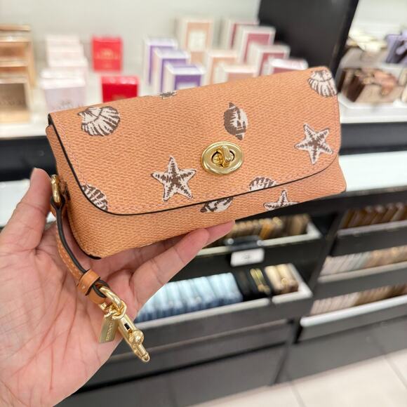 Coach Sunglass Case With Shell Print CBK31 - Picture 1 of 8
